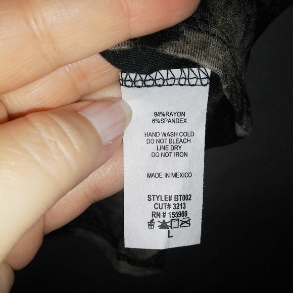 Tie dye black T-shirt rayon and spandex - fitted - Picture 9 of 11